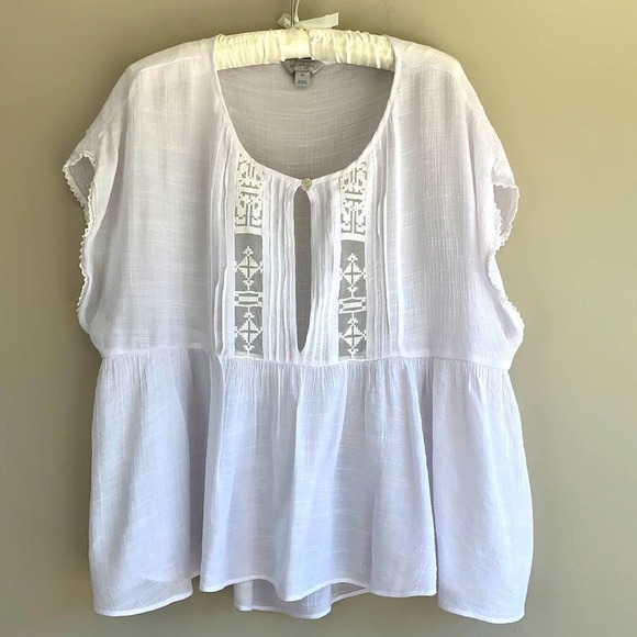 Belle & Sky Tops - Belle & Sky semi sheer boho tunic top short sleeve gauze oversized embroidered M